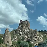 Cappadocia Ozbek Stone House غوريمِيه
