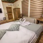 Cappadocia Ozbek Stone House 2* غوريمِيه