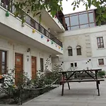 Cappadocia Ozbek Stone House غوريمِيه