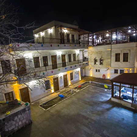 Cappadocia Ozbek Stone House غوريمِيه